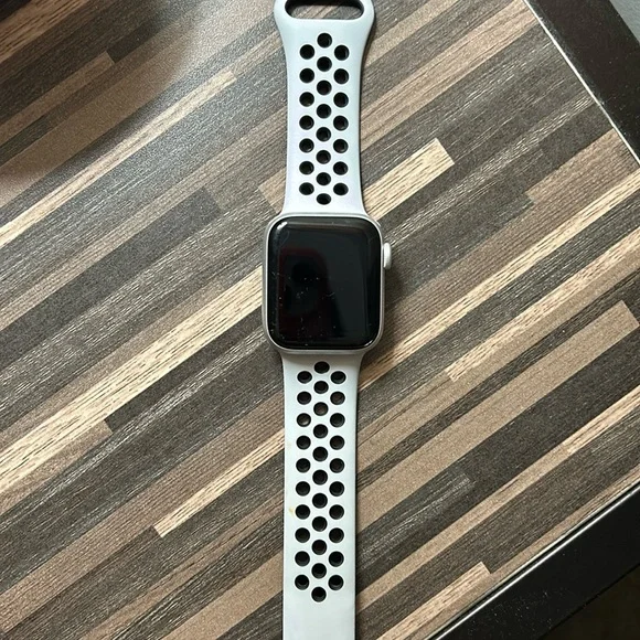 Apple | Wearables | Selling Apple Watch Series 6 Nike Edition Its  